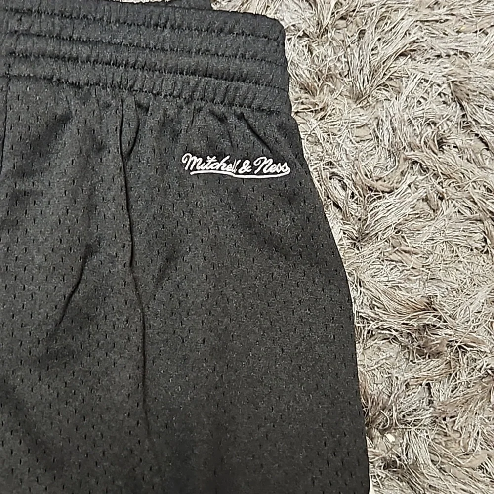 Mitchell and Ness branded diamond shorts size small - Picture 2 of 3